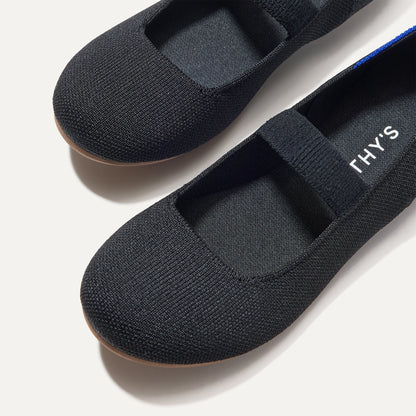 Close up of the toe and vamp of The Kids Mary Jane in Black.