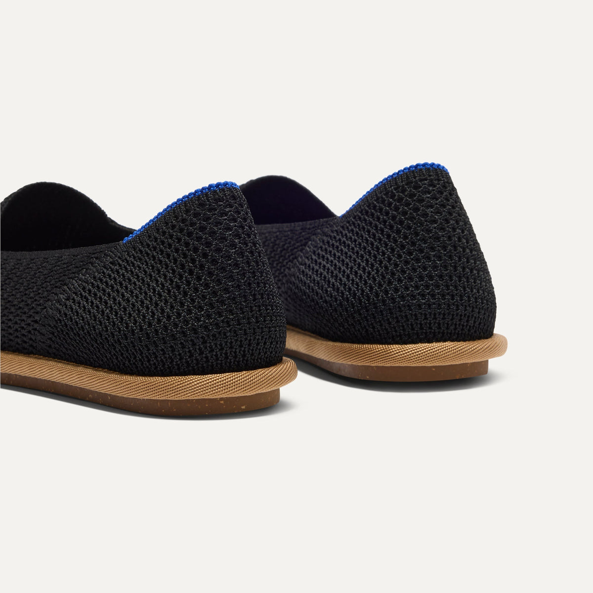 Close up of the heel of The Cruiser Loafer in Black Raffia-Knit, with Rothy's signature blue halo.
